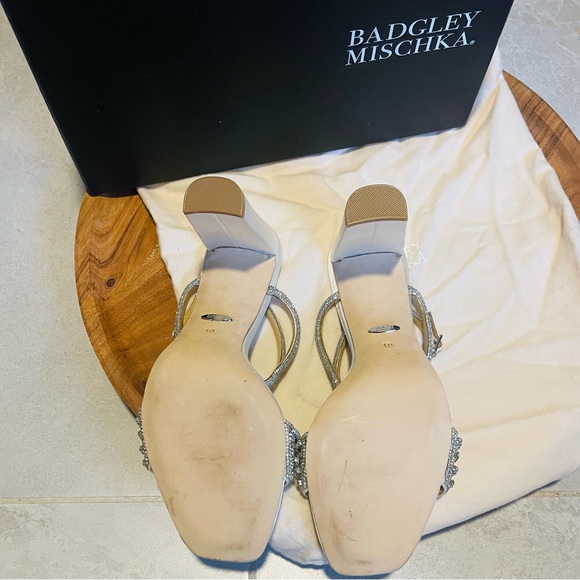 Badgley   Mischka - Picture 7 of 9